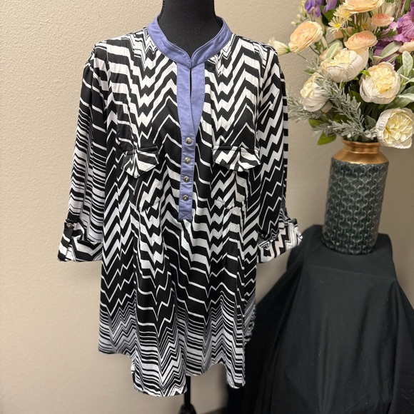 Avenue Chevron Tunic Top 26/28 Black White Zigzag w/ Blue Trim Career Casual - Picture 1 of 9